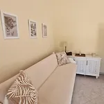 Efi Loutses شقة