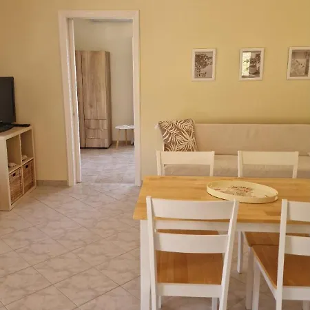 Efi Loutses Apartment *