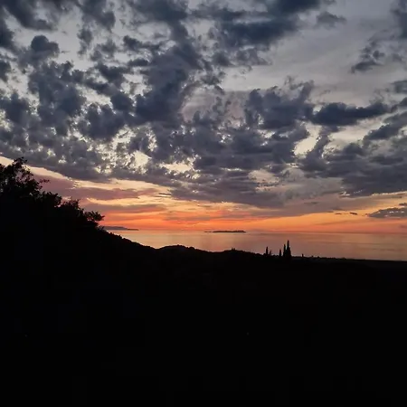 Efi Loutses Lägenhet