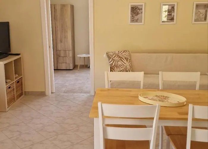 Efi Loutses Appartement *